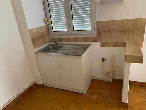 Immeuble
        
        - 300 m² 137 500 € *