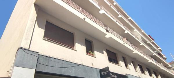 Vente                                                      Appartement
                        
                     2 pièces                      64 m2                     à Nice