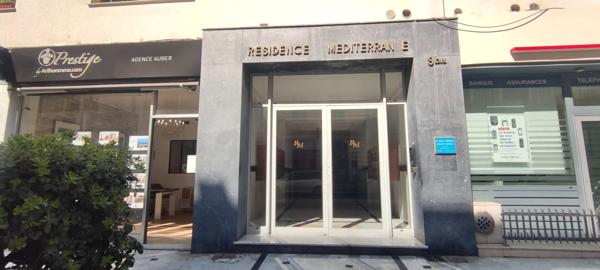 Vente                                                      Appartement
                        
                     2 pièces                      64 m2                     à Nice