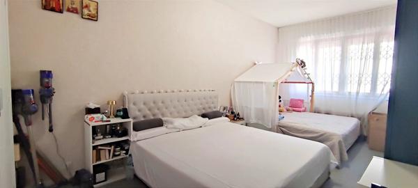Vente                                                      Appartement
                        
                     2 pièces                      64 m2                     à Nice