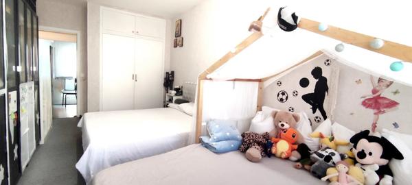 Vente                                                      Appartement
                        
                     2 pièces                      64 m2                     à Nice