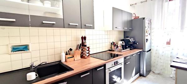 Vente                                                      Appartement
                        
                     2 pièces                      64 m2                     à Nice