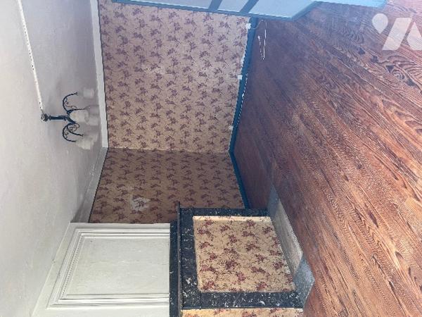 Maison de ville de 137 m² avec  garage et jardin de 559 m² et dépendances, en plein centre ville.