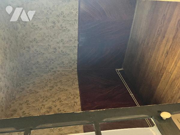 Maison de ville de 137 m² avec  garage et jardin de 559 m² et dépendances, en plein centre ville.