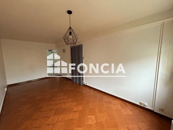 Location Appartement 2 pièces 45 m² - 17 RUE DU VAL DES FAULX Custines 54670