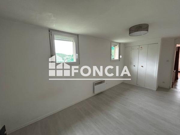 Location Appartement 2 pièces 45 m² - 17 RUE DU VAL DES FAULX Custines 54670