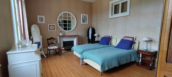 VENTE d'une propriété de 11 pièces (390 m²)