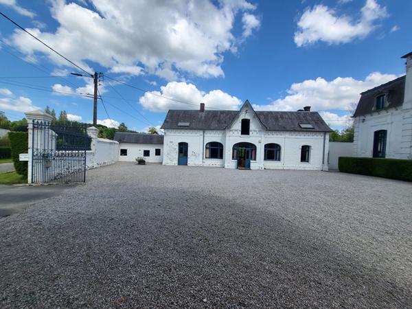 VENTE d'une propriété de 11 pièces (390 m²)