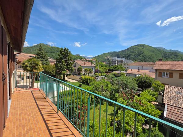 Appartement
         3 pièces
        - 80 m² 140 000 € *