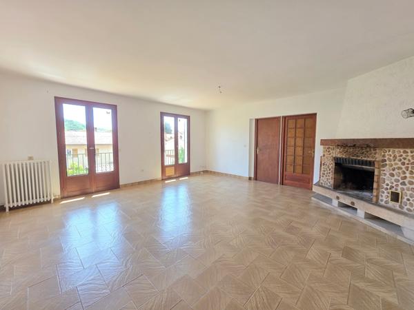 Appartement
         3 pièces
        - 80 m² 140 000 € *