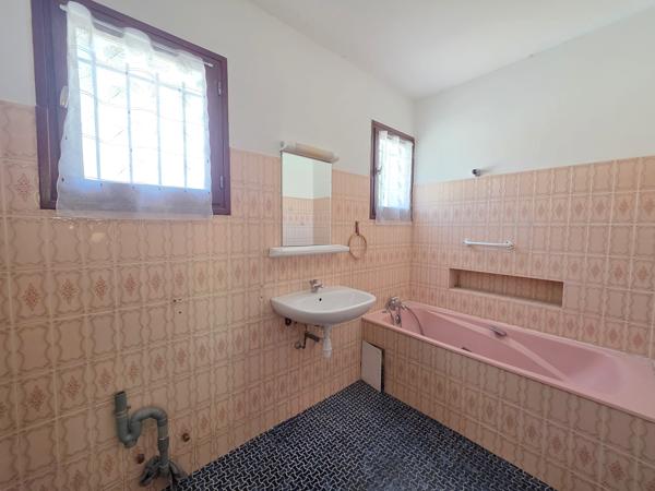 Appartement
         3 pièces
        - 80 m² 140 000 € *