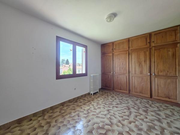 Appartement
         3 pièces
        - 80 m² 140 000 € *