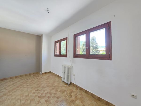 Appartement
         3 pièces
        - 80 m² 140 000 € *