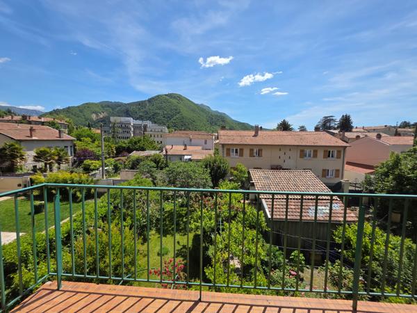 Appartement
         3 pièces
        - 80 m² 140 000 € *