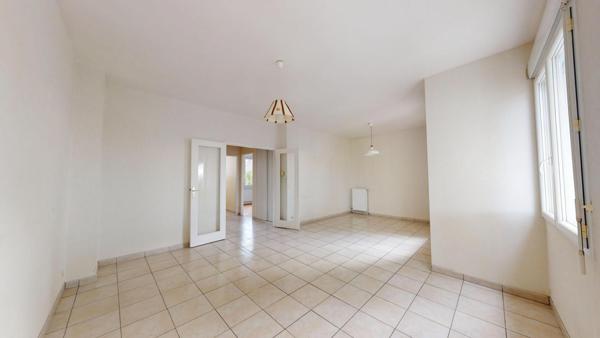 Maison à vendre à Royan - 4 pièces, 3 chambres, proche de la mer