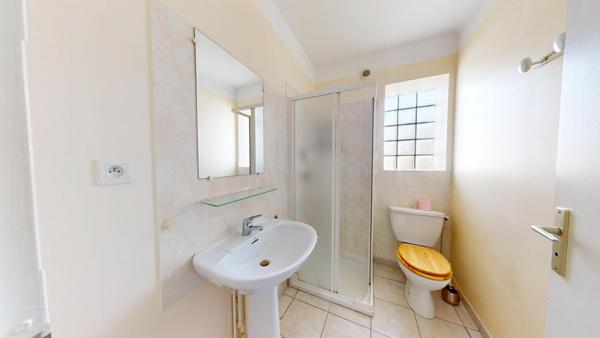 Maison à vendre à Royan - 4 pièces, 3 chambres, proche de la mer