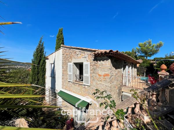 Maison à vendre 6 pièces HYERES (83) - Charme de l'ancien - 4 chambres - 200m2 habitables - Piscine - possibilité 2 appartements.