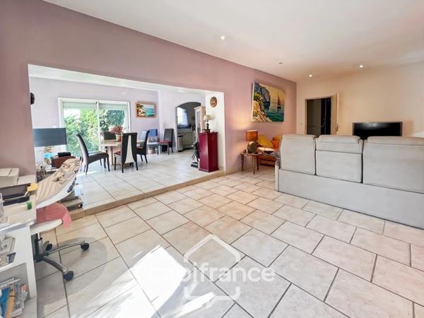 Maison à vendre 6 pièces HYERES (83) - Charme de l'ancien - 4 chambres - 200m2 habitables - Piscine - possibilité 2 appartements.