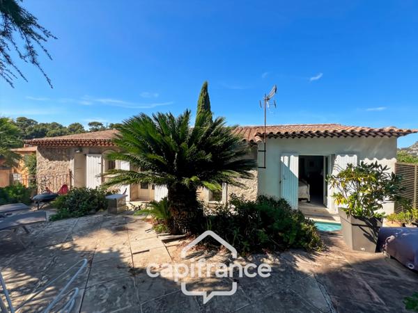 Maison à vendre 6 pièces HYERES (83) - Charme de l'ancien - 4 chambres - 200m2 habitables - Piscine - possibilité 2 appartements.