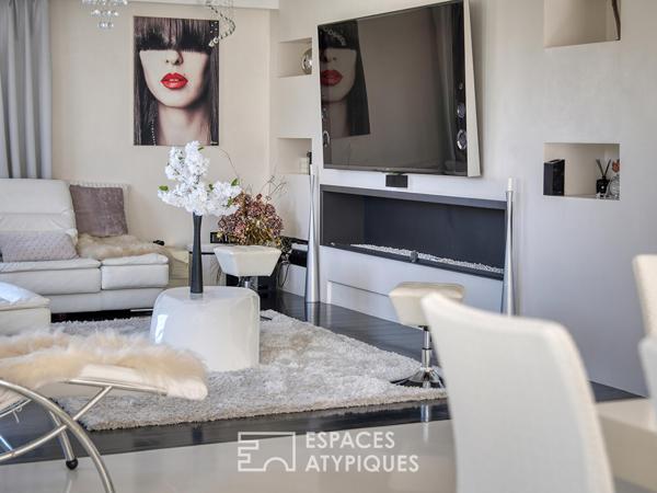 Demeure bourgeoise contemporaine avec tennis et piscine