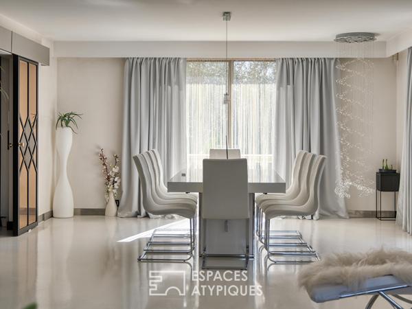 Demeure bourgeoise contemporaine avec tennis et piscine