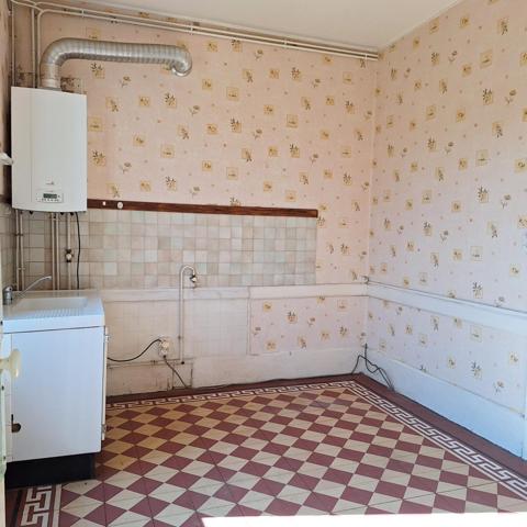 Maison centre du village avec jardin.