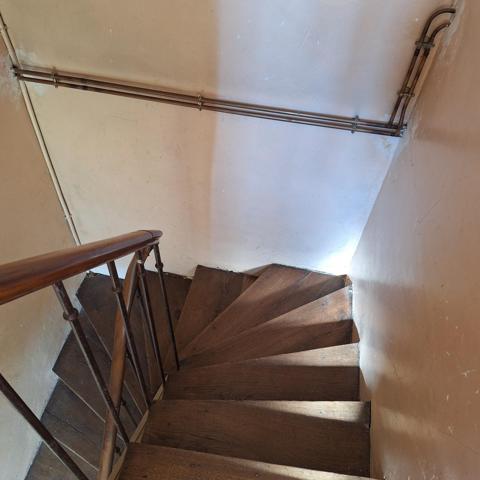 Maison centre du village avec jardin.