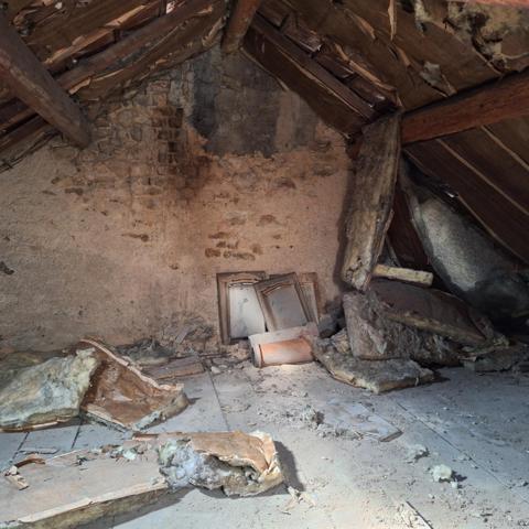 Maison centre du village avec jardin.