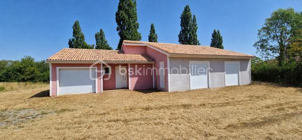 À découvrir à Viennay (79200) : ensemble immobilier offrant un fort potentiel pour un projet de construction ou d’investissement.

📍 La vente comprend l’ensemble des parcelles, non séparées et non viabilisées :

• Terrain avec maison : 786 m²
• Terrain : 738 m²
• Terrain : 450 m²
• Terrain : 1 068 m²
• Terrain : 989 m²

✨ Une maison hors d’air / hors d’eau est implantée sur la parcelle de 786 m².

La maison comprend :
• 83 m² habitables
• Garage de 18 m²

Travaux à prévoir :
• Électricité
• Assainissement
• Évacuations des eaux pluviales


Une belle opportunité pour investisseurs, constructeurs ou particuliers souhaitant réaliser un projet immobilier selon leurs envies.

📞 Pour plus d’informations ou organiser une visite :

Belén Pérez Lemes - Mandataire BSK IMMOBILIER
06 61 93 97 43