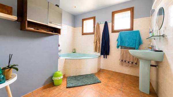 Vente                                                      Villa
                        
                     4 pièces                      90 m2                     à Pourrières