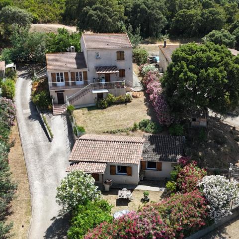 Maison
         7 pièces
        - 176 m² Exclusivité 649 000 € *