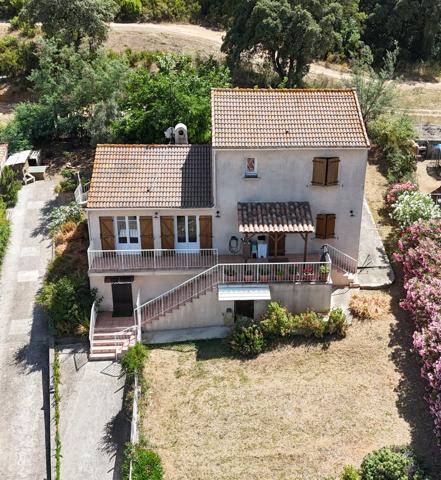 Maison
         7 pièces
        - 176 m² Exclusivité 649 000 € *