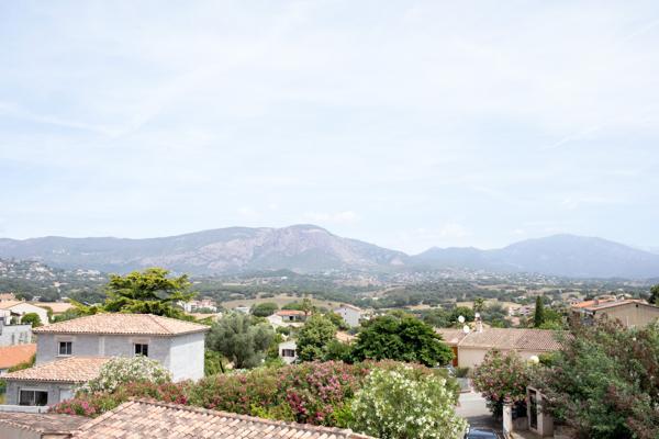 Maison
         7 pièces
        - 176 m² Exclusivité 649 000 € *