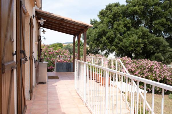 Maison
         7 pièces
        - 176 m² Exclusivité 649 000 € *