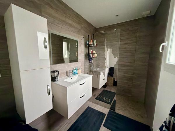 Pavillon de plain-pied intégral 3 chambres et bureau sur terrain de 660m2