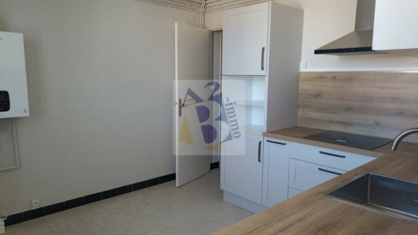 Location appartement Angouleme (16000), 83.37m² avec 3 pièce(s) dont 2 chambre(s). Agence Allard Brimeaud