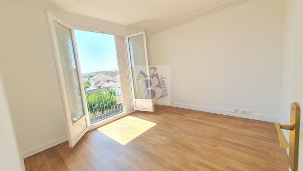 Location appartement Angouleme (16000), 83.37m² avec 3 pièce(s) dont 2 chambre(s). Agence Allard Brimeaud