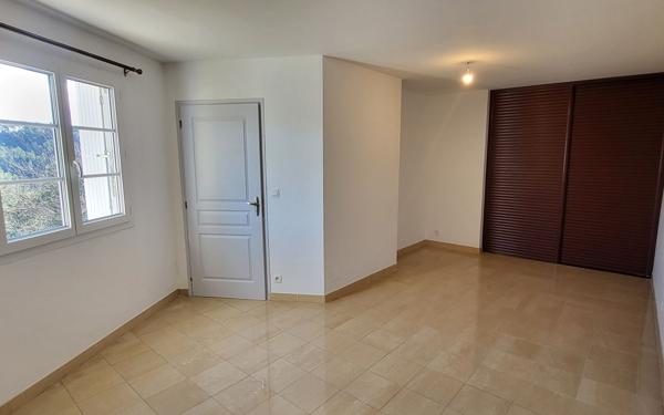 Appartement à louer    2 pièces •  Les Salelles