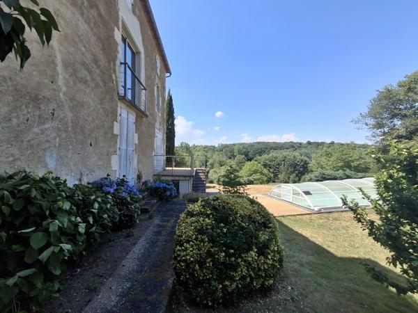 PROPRIETE DE CHARME A LA CAMPAGNE AVEC PICINE - ETANG - 3.3 HECTARES