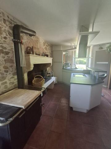 PROPRIETE DE CHARME A LA CAMPAGNE AVEC PICINE - ETANG - 3.3 HECTARES