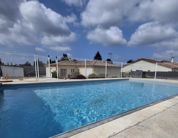 MAISON DE 2022 PLAIN-PIED AVEC PISCINE - GARAGE - TERRAIN CLOS