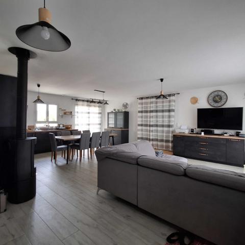 MAISON DE 2022 PLAIN-PIED AVEC PISCINE - GARAGE - TERRAIN CLOS