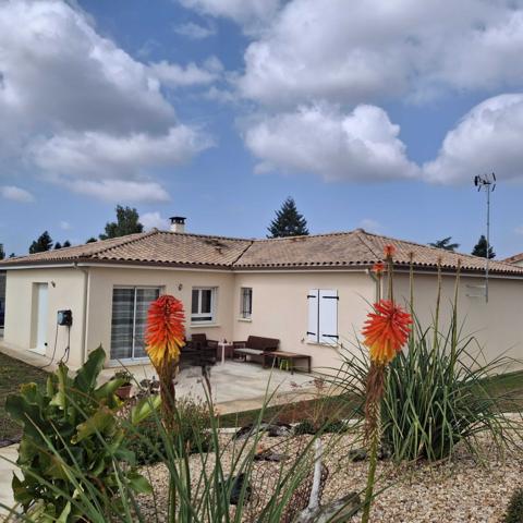 MAISON DE 2022 PLAIN-PIED AVEC PISCINE - GARAGE - TERRAIN CLOS