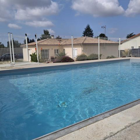 MAISON DE 2022 PLAIN-PIED AVEC PISCINE - GARAGE - TERRAIN CLOS