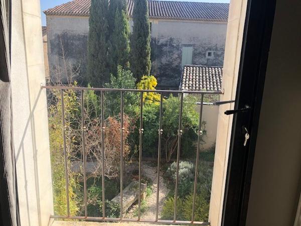 EXCLUSIVITE SUR SAINT SATURNIN LES AVIGNON - A LOUER SUPERBE APPARTEMENT T2 DUPLEX de 63.69 m² de Surface habitable dans MAS DE VILLAGE