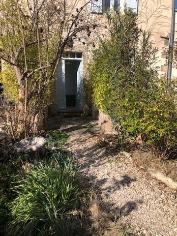 EXCLUSIVITE SUR SAINT SATURNIN LES AVIGNON - A LOUER SUPERBE APPARTEMENT T2 DUPLEX de 63.69 m² de Surface habitable dans MAS DE VILLAGE
