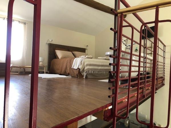 EXCLUSIVITE SUR SAINT SATURNIN LES AVIGNON - A LOUER SUPERBE APPARTEMENT T2 DUPLEX de 63.69 m² de Surface habitable dans MAS DE VILLAGE