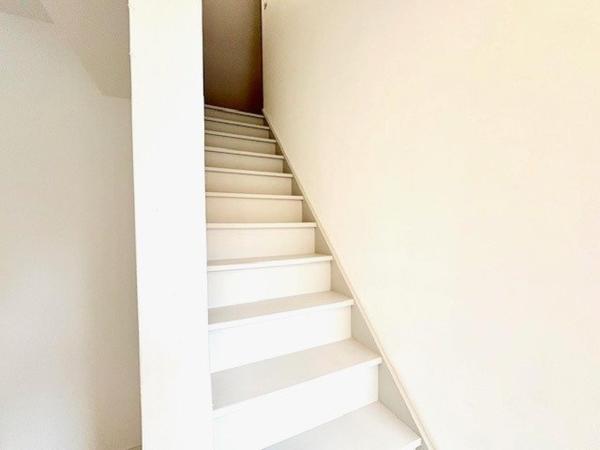 Maison bourgeoise de caractère entièrement rénovée, semi individuelle, avec jardin (possibilié d'acquérir 2 place de parking)