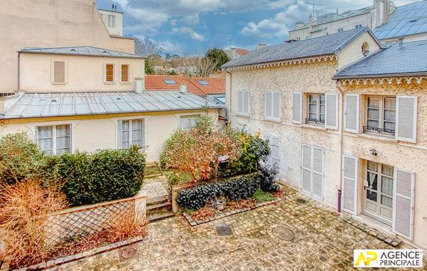 Versailles Saint-Louis Appartement 5 pièces 117.37 m² carrez situé au 1er étage d'un immeuble 18ème €945 000 ** - Référence 27510