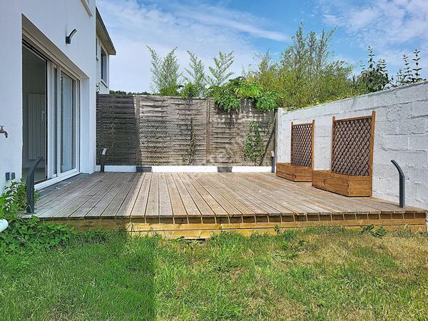 ORVAULT Cholière : En vente ! Maison entièrement rénovée, 5 chambres dont 1 en rdc, vaste espace de vie lumineux. Terrain clos